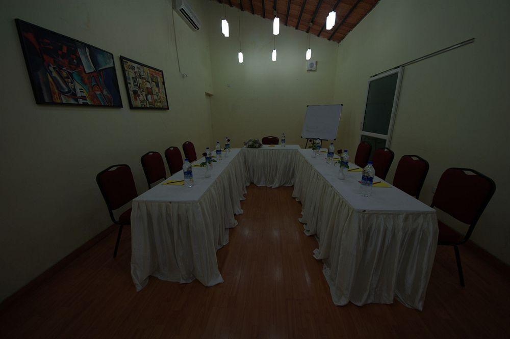 Hm Suites & Studios Bangalore Buitenkant foto
